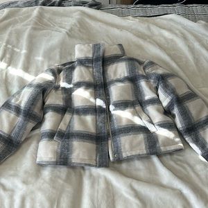 ANERCROMBIE MINI PUFFER W MOCK NECK ZIPPER AND BUTTONS. VERY WARM SIZE MEDIUM